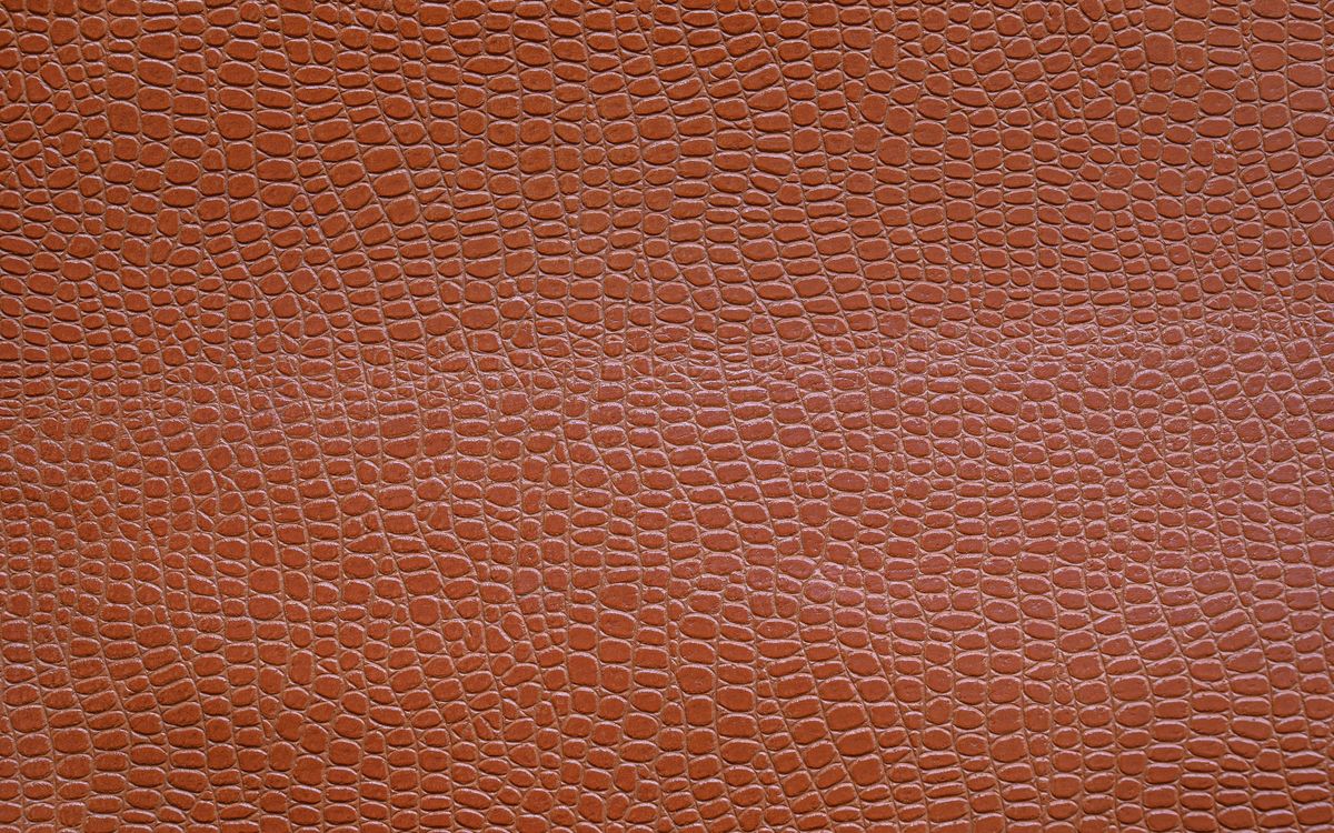 Gros plan sur une texture de cuir brun montrant le grain naturel